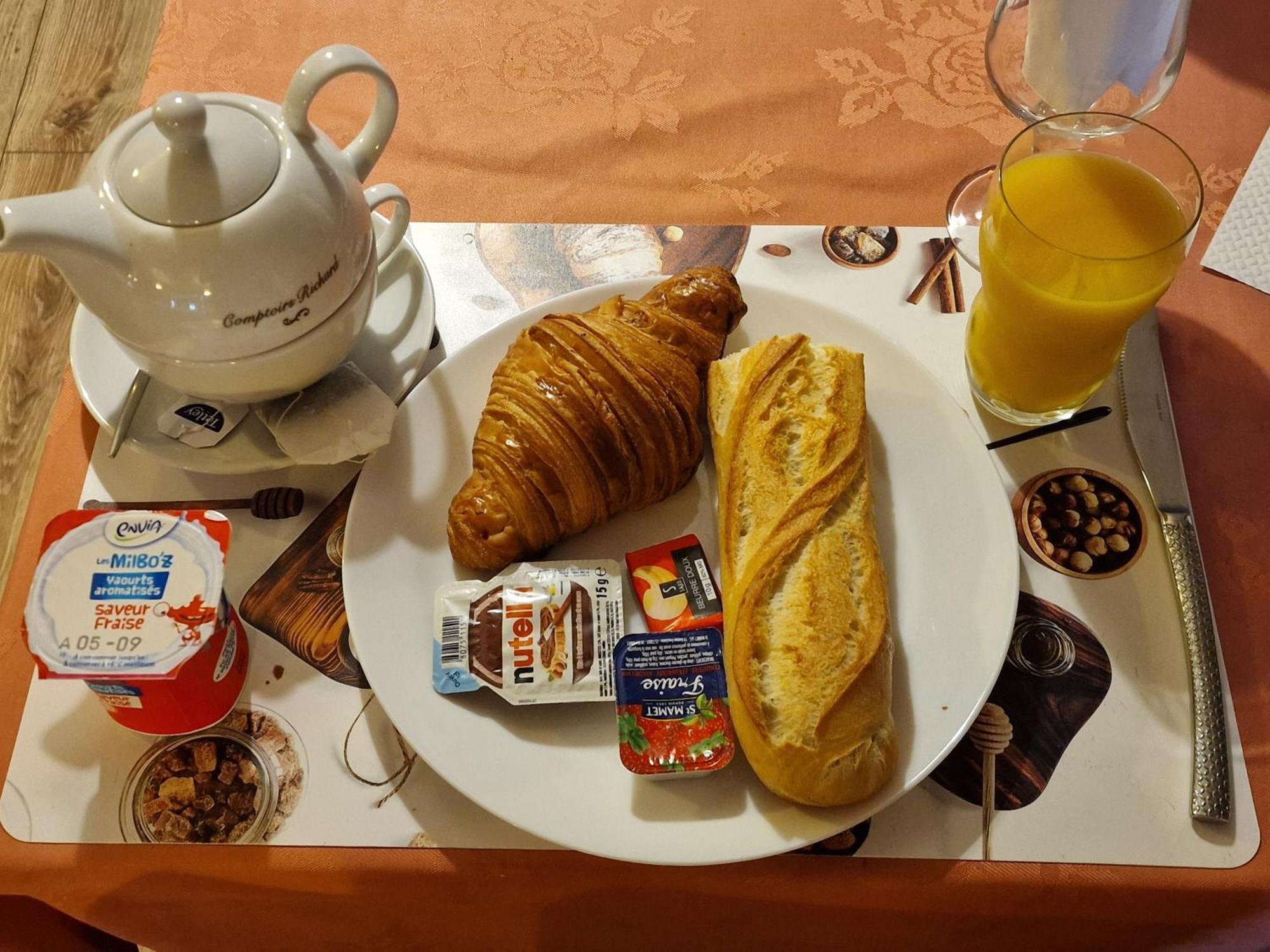 فندق Aux Trois Rois Pont-Sur-Yonne المظهر الخارجي الصورة