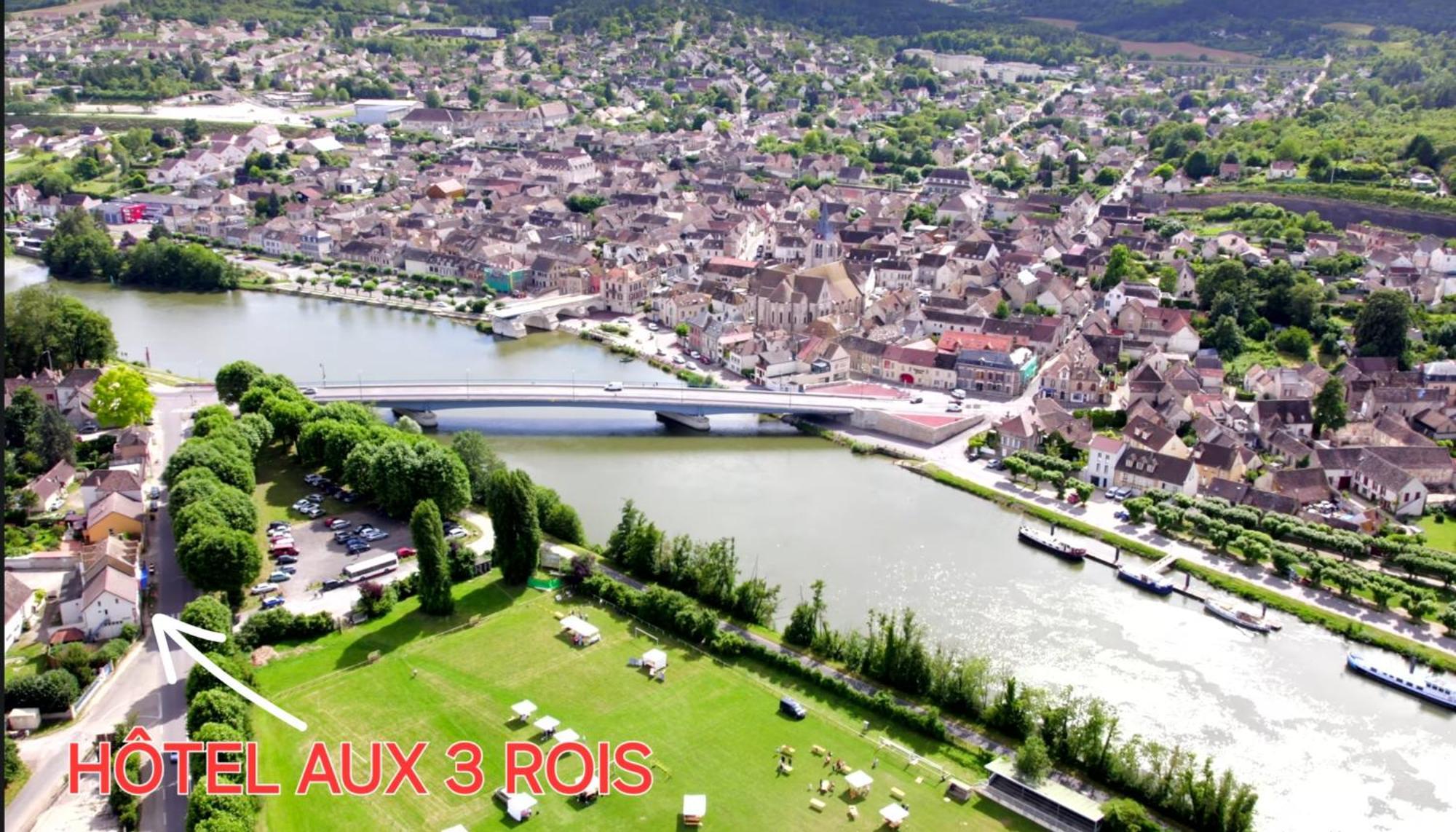 فندق Aux Trois Rois Pont-Sur-Yonne المظهر الخارجي الصورة